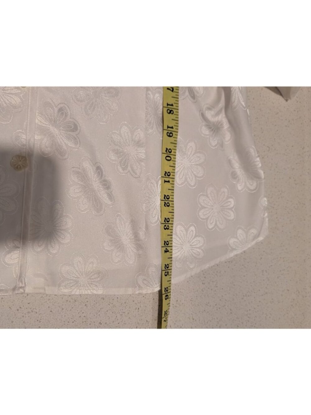 Foxcroft Wrinkle-Free White Floral Button-Up Shirt Flower Buttons Sz 16 Cotton - Picture 13 of 16